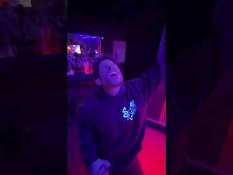 What’s your go to karaoke song?  Please enjoy @bobbykrak rendition of @sum41